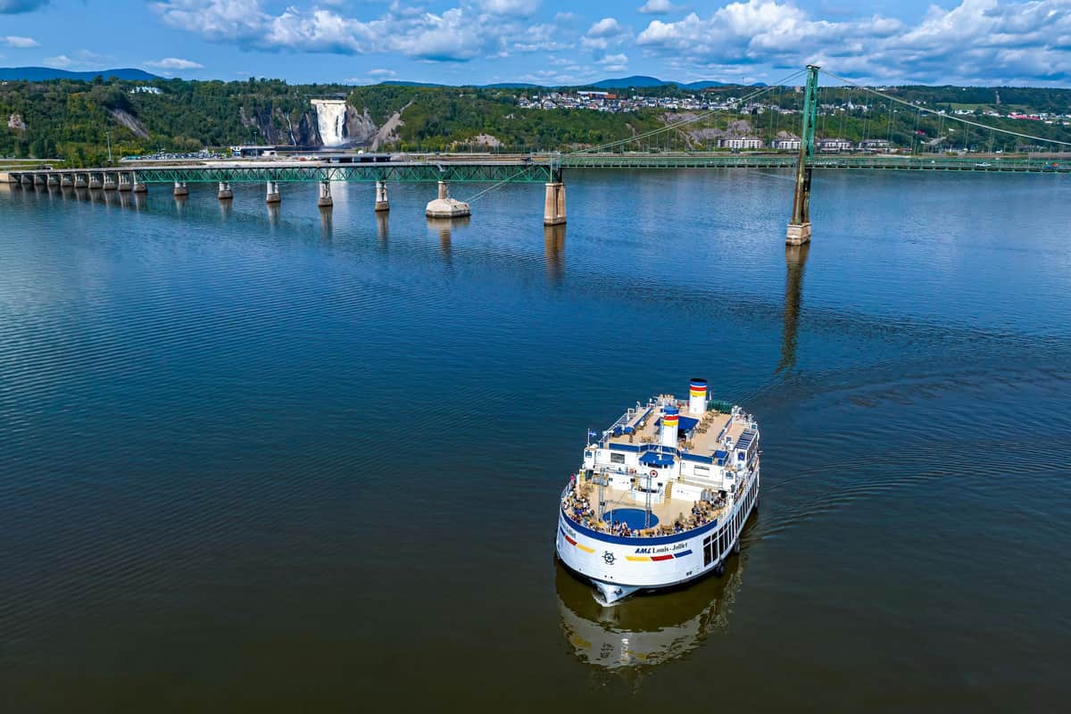 Quebec City: Guided Day Trip from Montreal with Montmorency Falls & Cruise Quebec City Day Trip from Montreal, Montmorency Falls Visit and Guided Sightseeing River Cruise