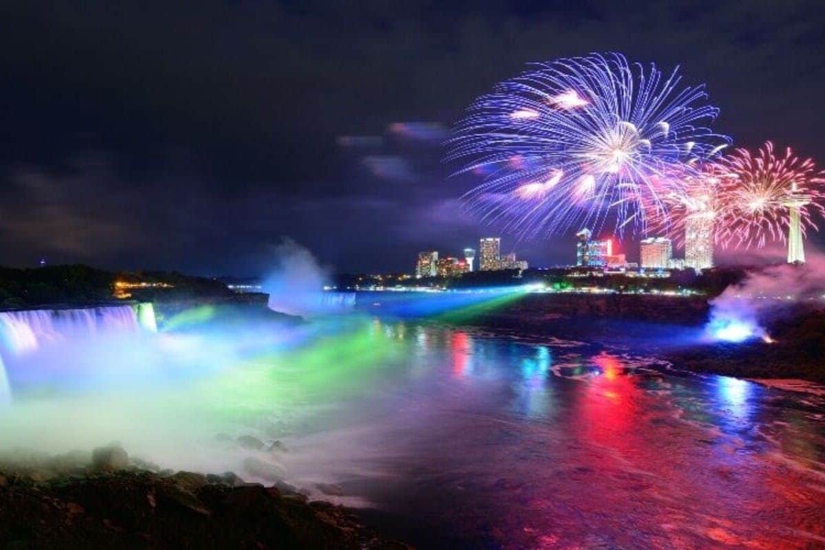 Niagara Falls: Evening Walking Tour with Fireworks Cruise and Dinner Niagara Falls Fireworks Cruise