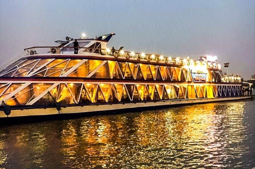Un dîner-croisière sur le Nil au Caire est une merveilleuse façon de passer une soirée.