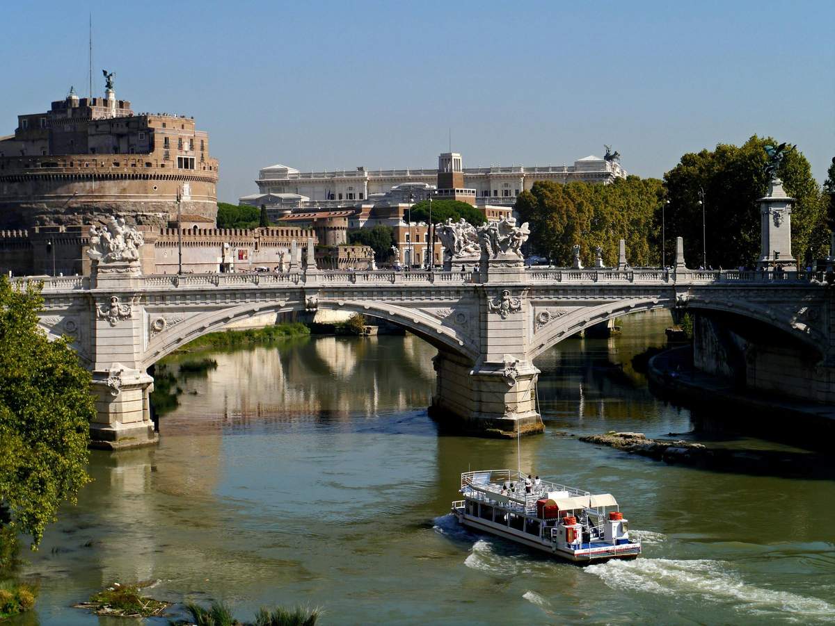 Rome: Hop-on Hop-off Tiber Cruise Ticket Aerial view of the boat reaching Vittorio Bridge
