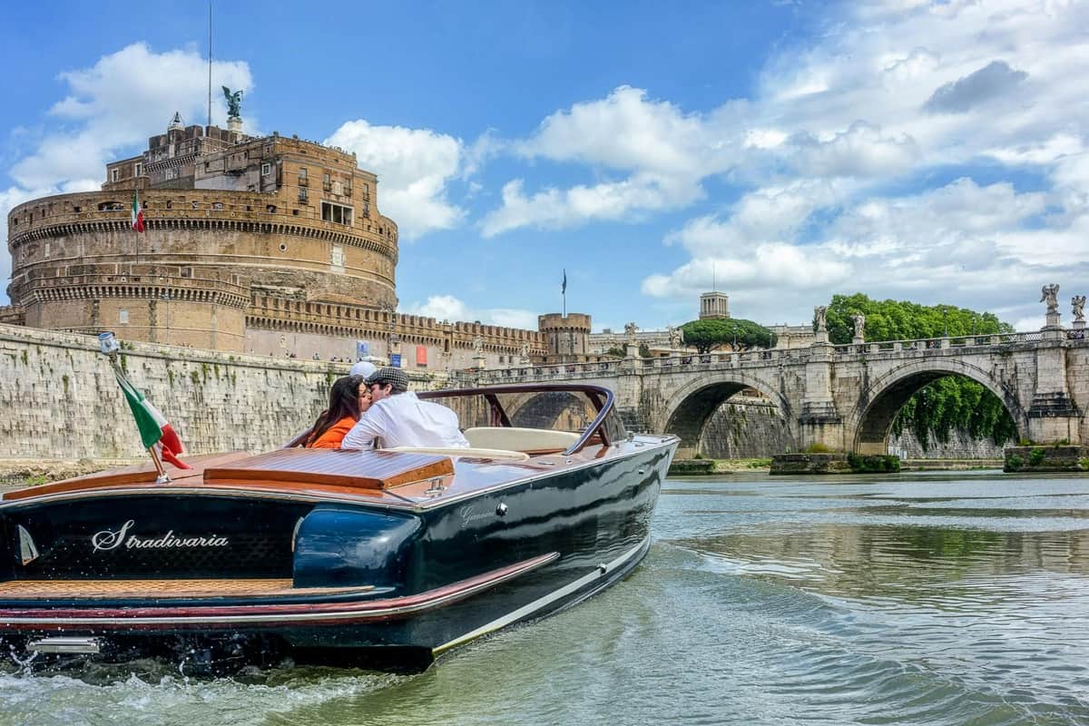 Rome: Private Tiber River Cruise Romantic cruise