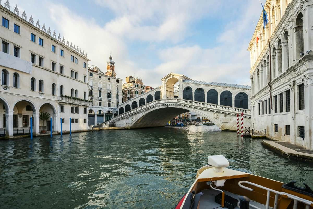 Traditional Gondola Serenade on Grand Canal Grand Canal