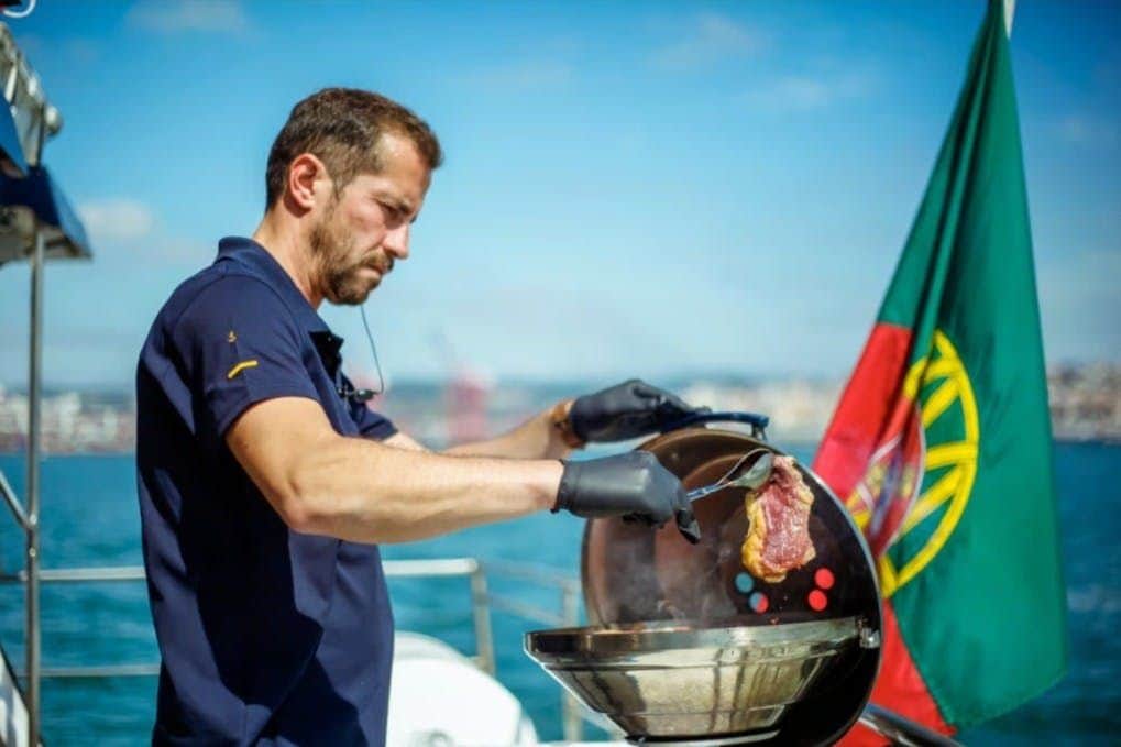 Lisbon: Boat Cruise + BBQ Lunch, Open Bar & Music BBQ