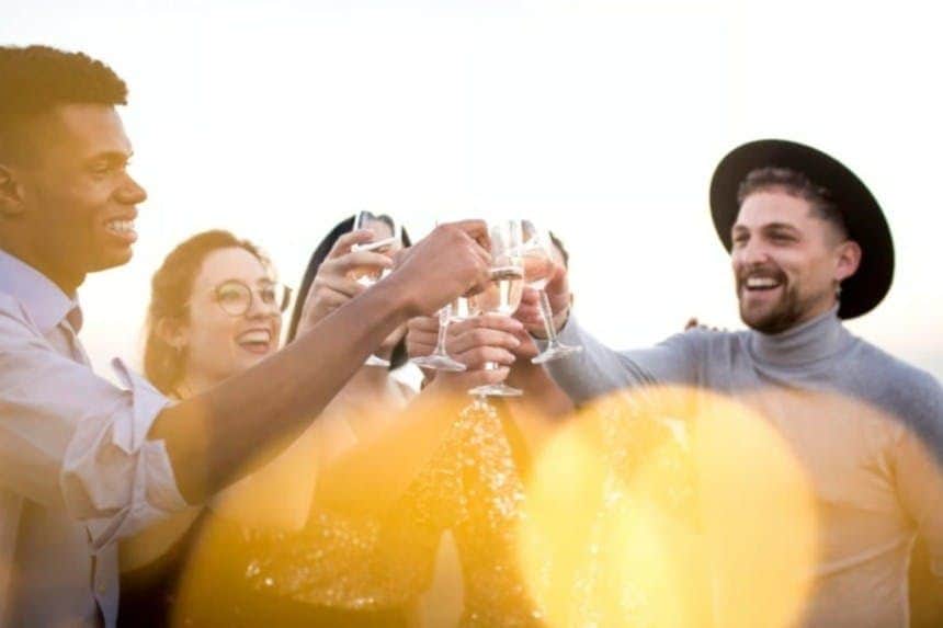 Lisbon: Sunset Boat Party Cruise with DJ & Open Bar Enjoy