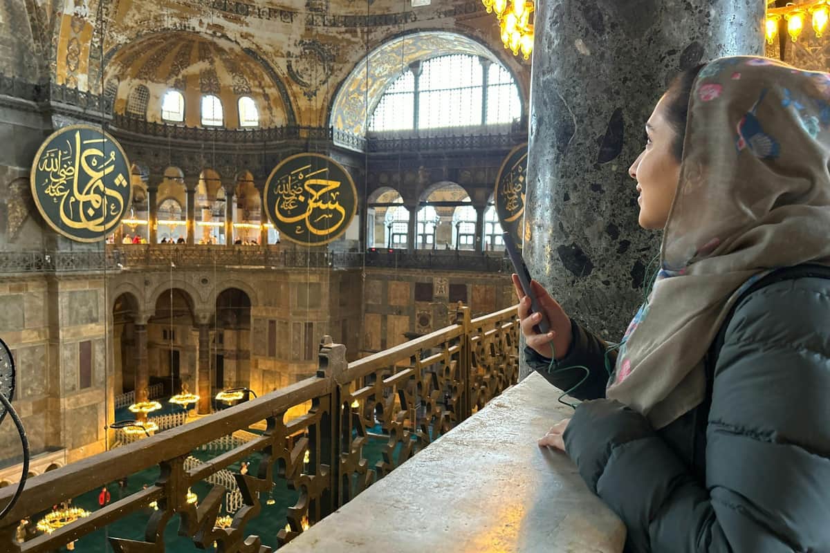 Hagia Sophia: Guided Tour + Bosphorus Cruise employee