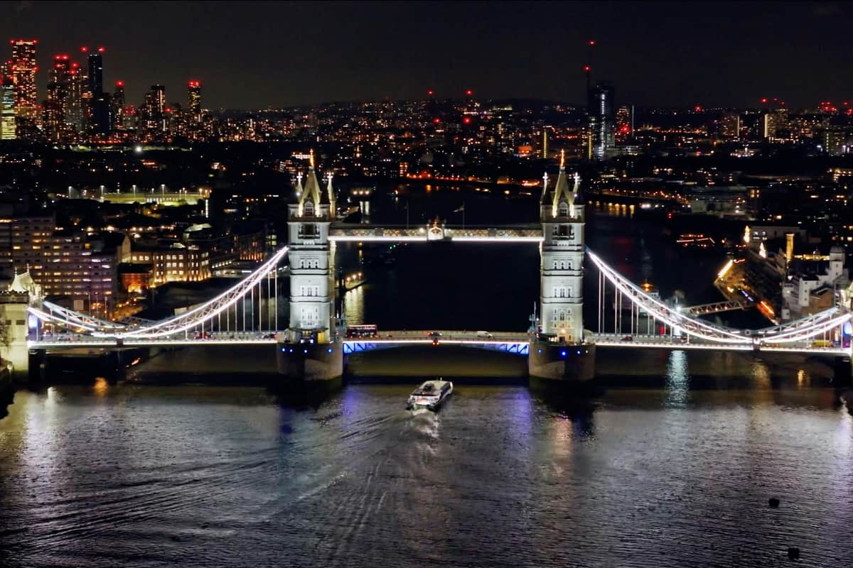 London: Thames River Night Cruise Illuminated Tower Bridge