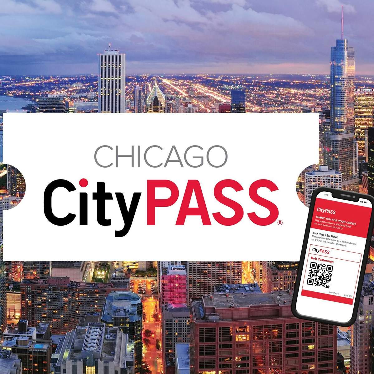 CityPASS® de Chicago Logo Chicago CityPASS sur un paysage urbain montrant la ligne d'horizon de Chicago au crépuscule, avec un smartphone affichant le ticket CityPASS.