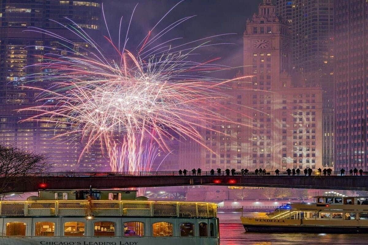 Chicago: Fireworks Cruise with River or Lake Viewing Options Fireworks Cruise