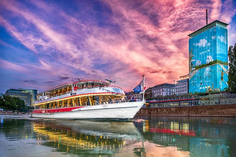 Vienna: Evening Danube River Cruise