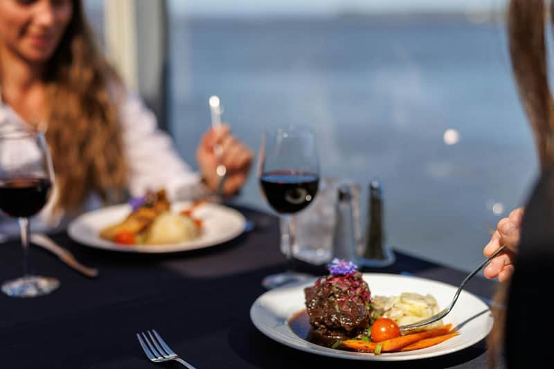 Montreal: 5-Course Dinner Sightseeing Cruise