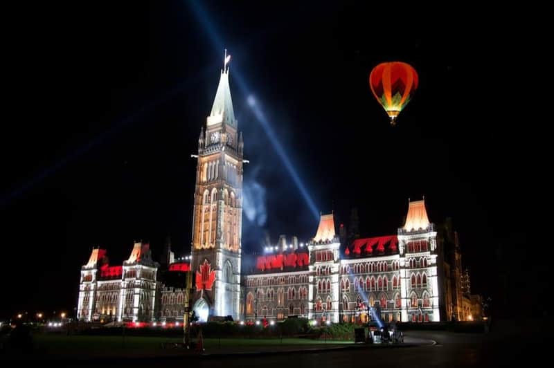 Ottawa: Small Group Walking Tour with Boat Cruise