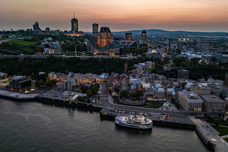 Quebec City: 3-Course Sightseeing Dinner Cruise
