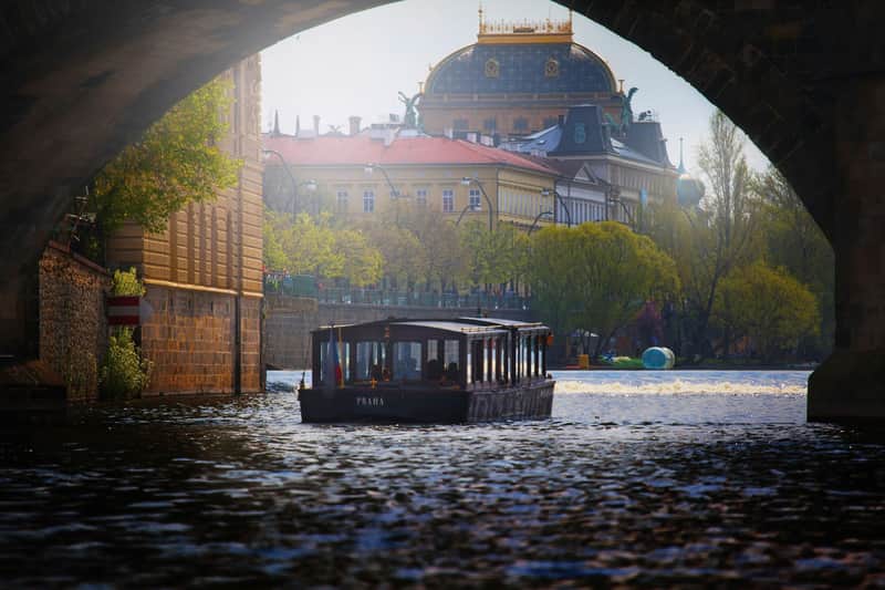 Prague: Boat Cruise + Charles Bridge Museum Entry