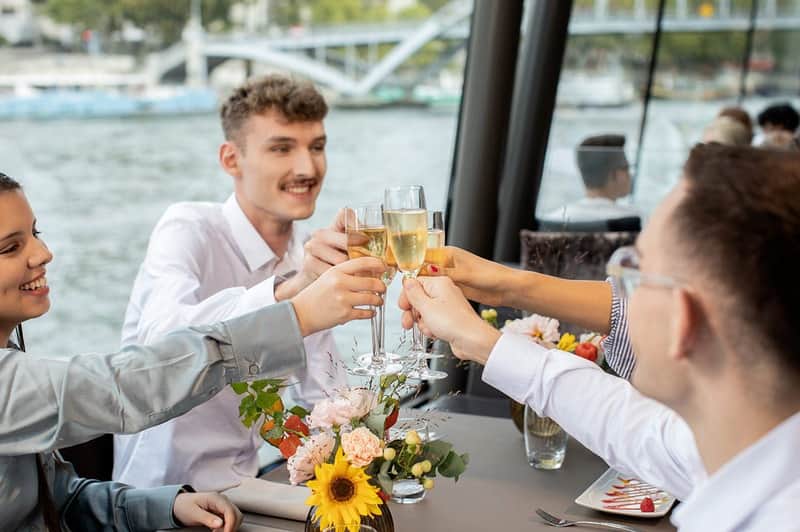 Seine River: Lunch Cruise Seine River: Lunch Cruise