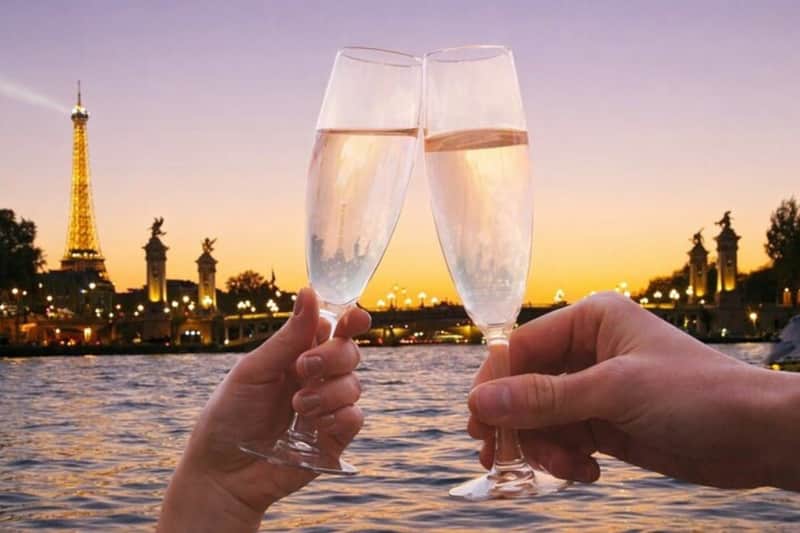 Seine River: Sunset Sightseeing Cruise + 1 Drink