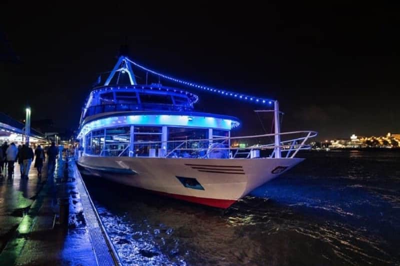 Hamburg: Elbe River Saturday Night Boat Party