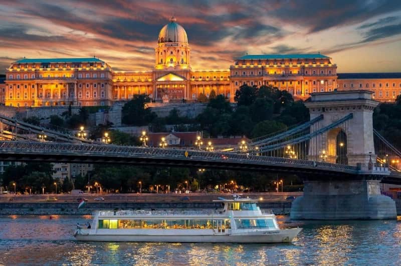 Budapest: Evening Dinner Cruise + Live Entertainment