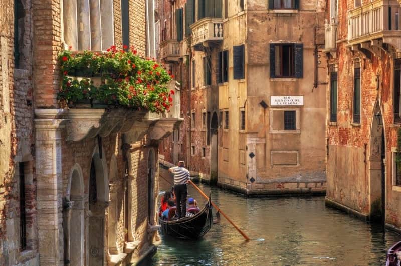 Venice: Gondola Ride with Live Commentary Venice: Gondola Ride with Live Commentary