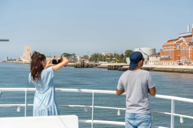 Lisbon: Tagus River Boat Tour + Drink Lisbon: Tagus River Boat Tour + Drink