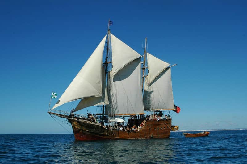 Lagos: Pirate Ship Afternoon Caves Cruise
