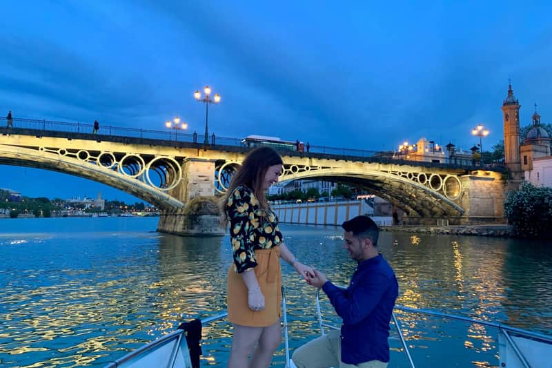 Seville: 1-Hr Romantic Boat Tour
