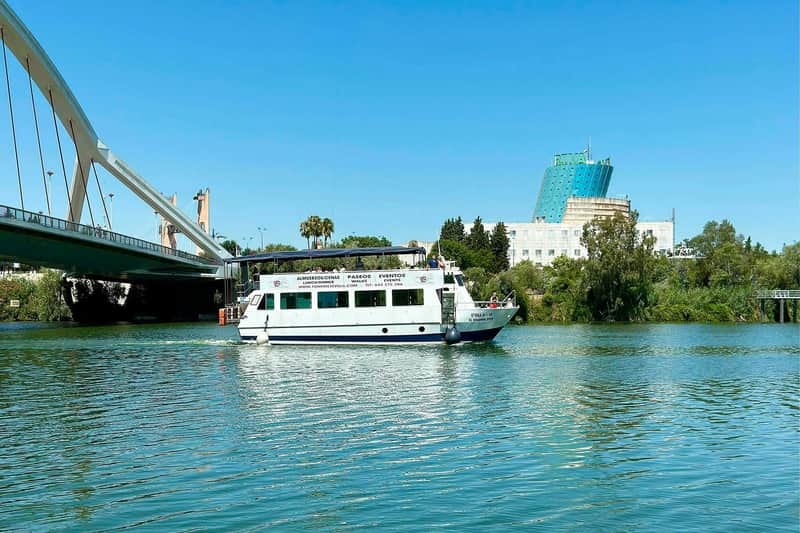 Seville: Guided Guadalquivir River Cruise