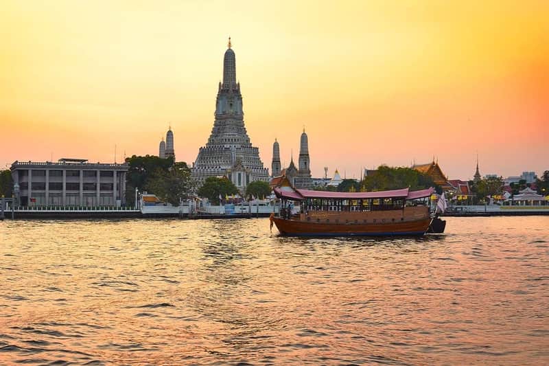 Bangkok: Chao Phraya River Manohra Sunset Dinner Cruise