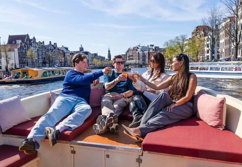 Amsterdam: Cheese & Drinks Canal Cruise