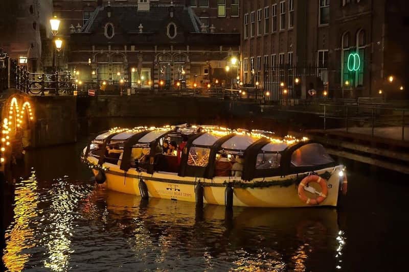 Amsterdam Festiwal Światła: Wycieczka statkiem z napojami i przekąskami