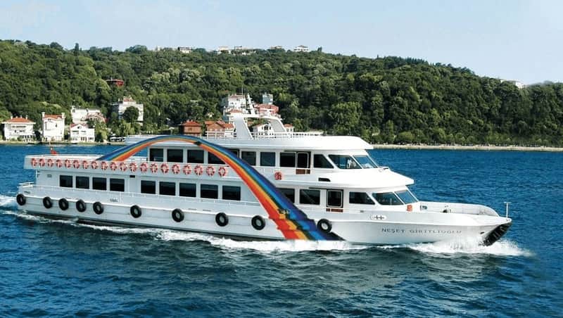 Istanbul: Blue Mosque Guided Tour + Bosphorus Cruise with Audio Guide