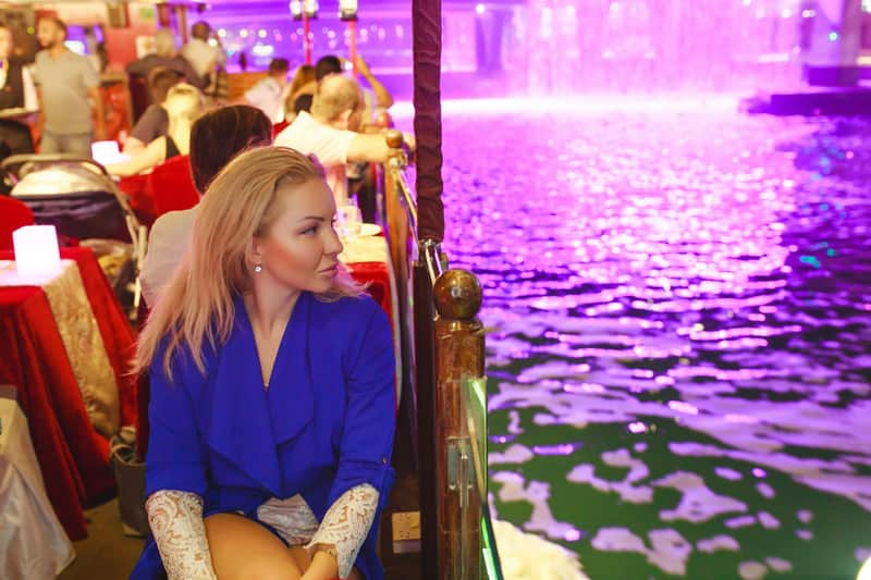 Dubai Canal: Luxury Dhow Cruise with La Perle Show Ticket
