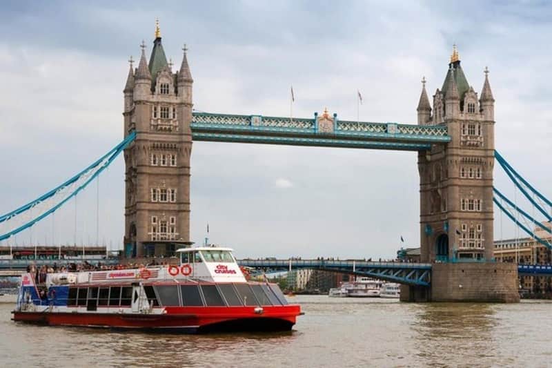 London: Guided Walking Tour + River Cruise