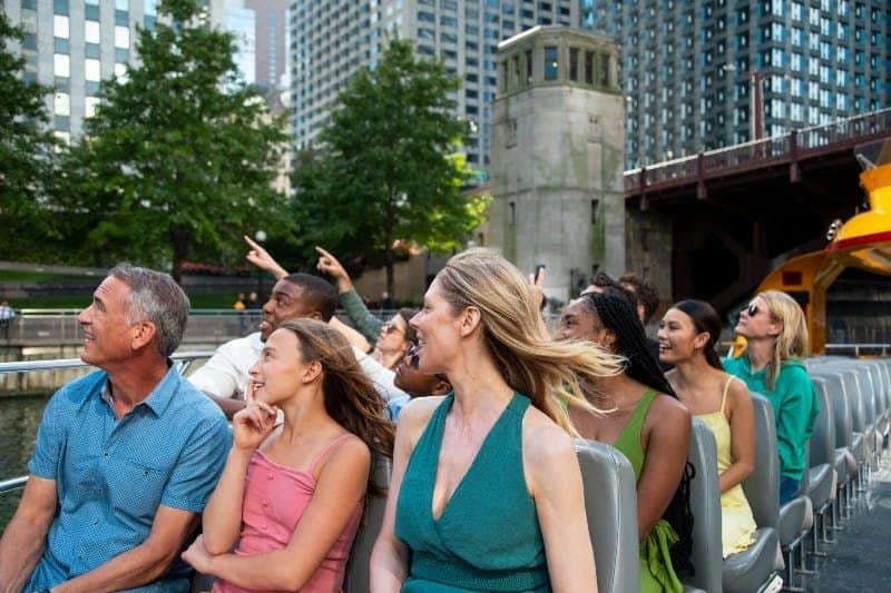 Lake Michigan & Chicago River: 75 Minute Speedboat Cruise