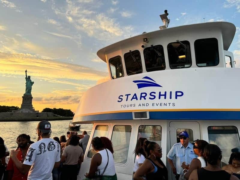 New York: 90-Minute Lower Manhattan Landmarks Sightseeing Cruise New York: 90-Minute Lower Manhattan Landmarks Sightseeing Cruise